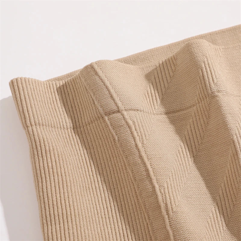 Seamless high-waisted shaping panties – Abdominal control and butt lift.