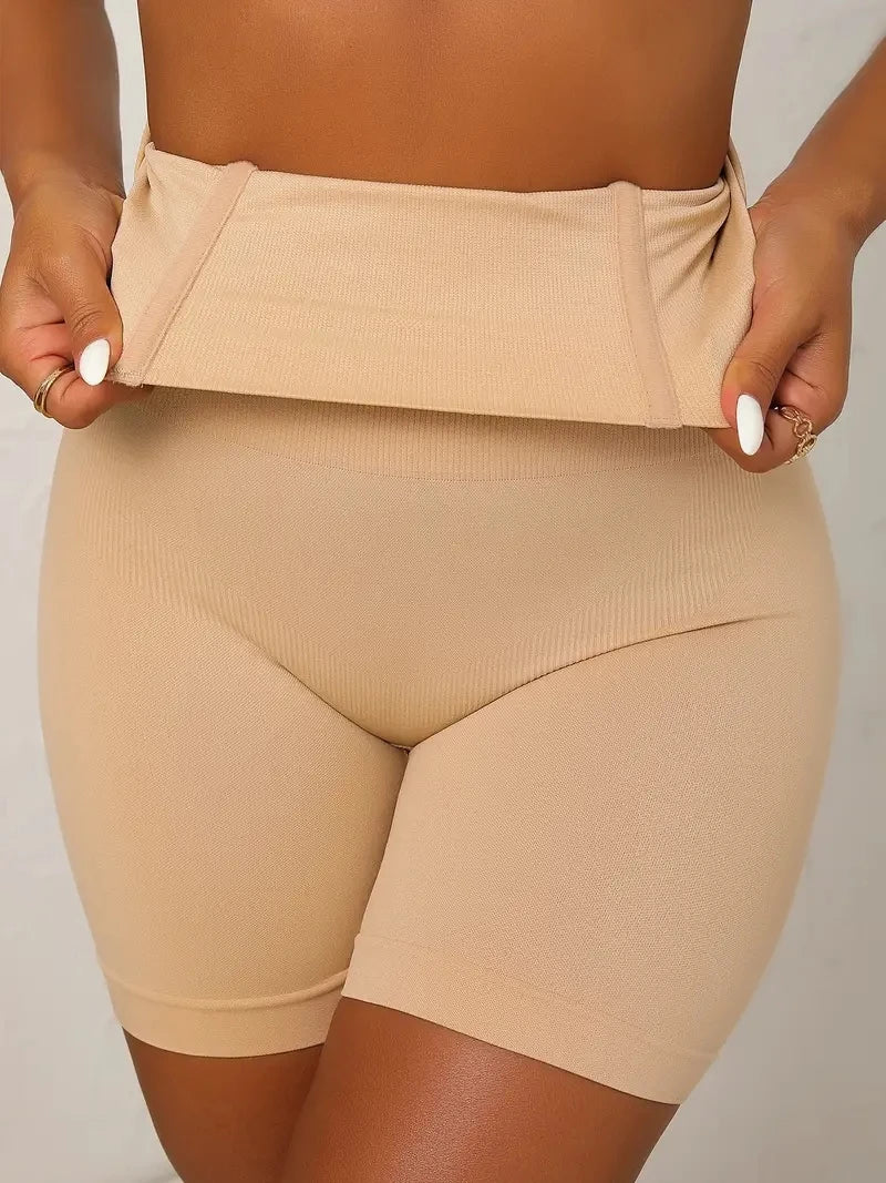 Seamless shaping shorts with a butt-lifting effect.