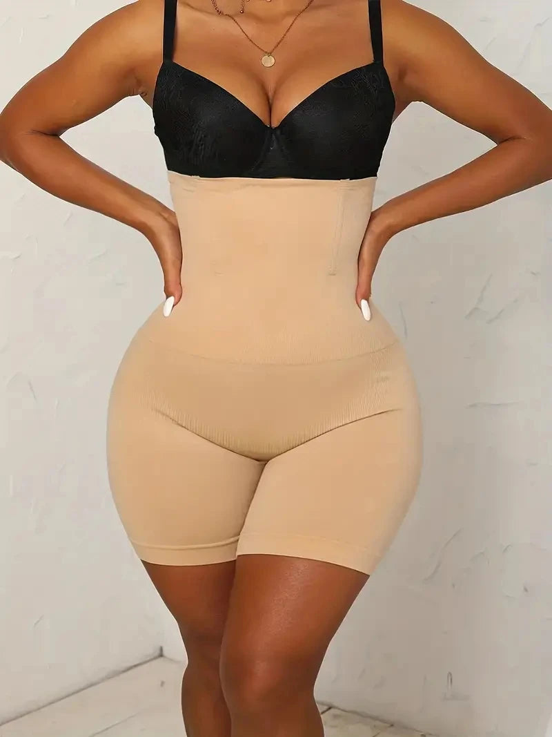 Seamless shaping shorts with a butt-lifting effect.