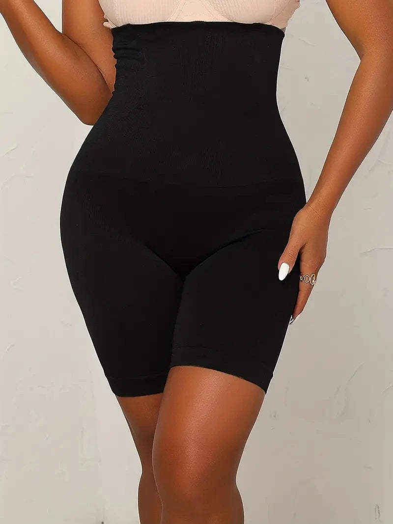 Seamless shaping shorts with a butt-lifting effect.