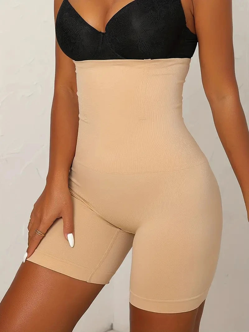 Seamless shaping shorts with a butt-lifting effect.