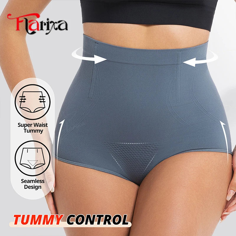 Seamless shaping panties with high waist and butt-lifting effect with hook closure