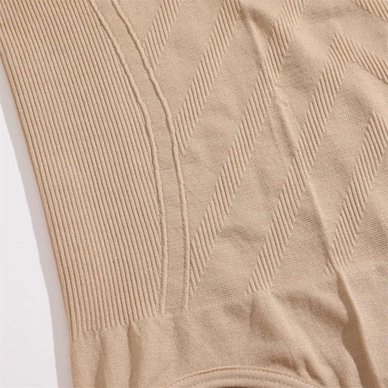 Seamless high-waisted shaping panties – Abdominal control and butt lift.